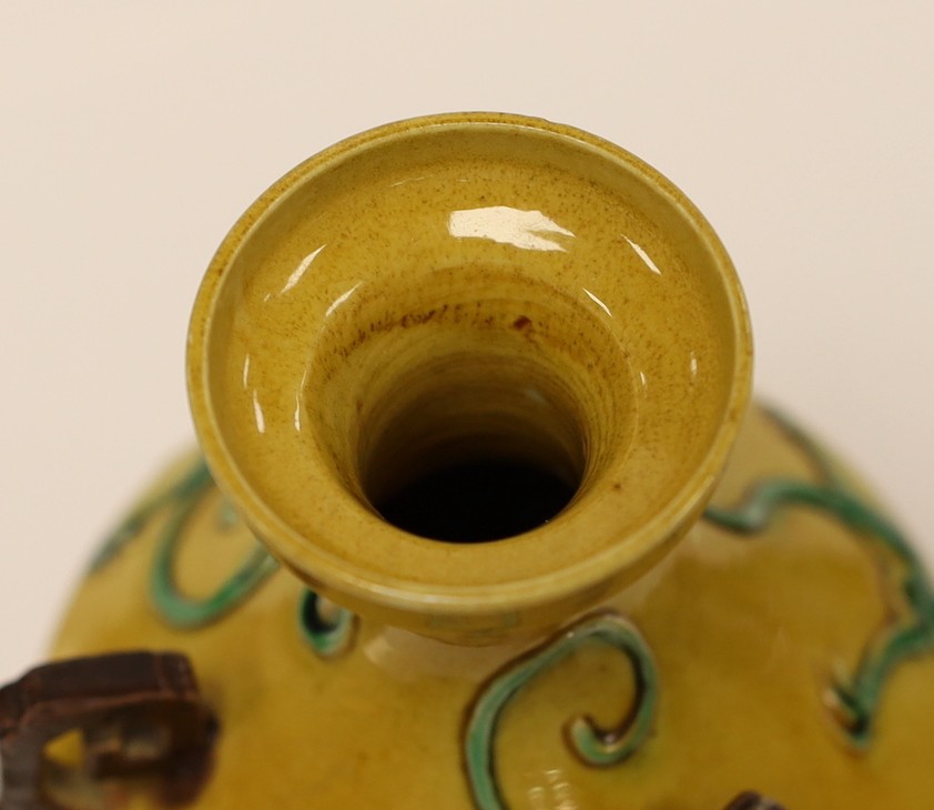 A Chinese sancai glazed vase, early 20th century, 17cm